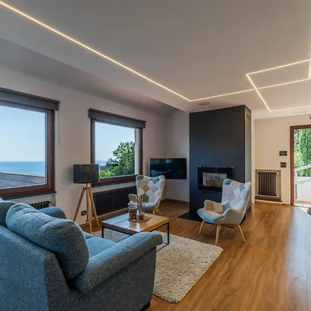 Hébergement de vacances Spettacolare Vista Isola Terrazza E Idromassaggio Noli