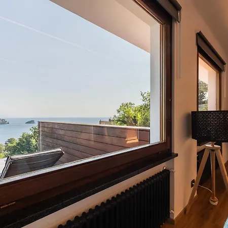 Semesterbostad Spettacolare Vista Isola Terrazza E Idromassaggio *